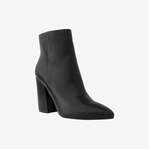 EVVIE Black Booties